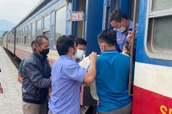 Sản phụ 32 tuổi sinh con trên tàu hỏa