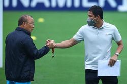 Anh Đức thăm HLV Park và U23 Việt Nam