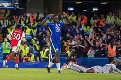 Chelsea 2-4 Arsenal: Thắng kịch tính, Arsenal nuôi hy vọng Top 4