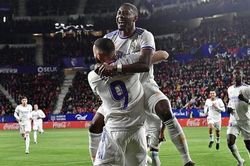 Osasuna 1-3 Real Madrid: Los Blancos chạm một tay vào chức vô địch