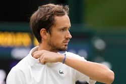 Wimbledon cấm các tay vợt Nga và Belarus tham dự, cộng đồng mạng bức xúc