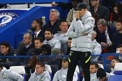 HLV Tuchel đổ lỗi cho mặt sân sau trận thua Arsenal
