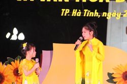 Học sinh Hà Tĩnh hào hứng 'Kể chuyện theo sách'