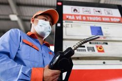 Từ 15h ngày 21/4, giá xăng tăng gần 700 đồng/lít
