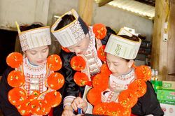 Bản Lục dân vận khéo