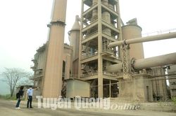 Công ty cổ phần Xi măng Tuyên Quang kiểm soát khói bụi, phát triển sản xuất
