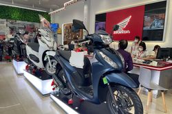 Honda Vision đội giá hơn chục triệu đồng, khách hàng lắc đầu ngao ngán