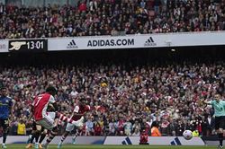 Thua cách biệt Arsenal, MU ngày càng xa top 4