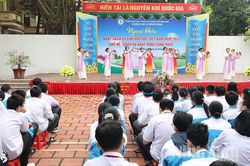 Chương trình 'Sách và khát vọng cống hiến' tại Trường THCS Lê Hồng Phong