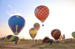 25 quả khinh khí cầu rực rỡ bay giữa bầu trời Kon Tum