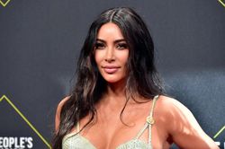 Những người liều mạng để sửa vòng ba như Kim Kardashian