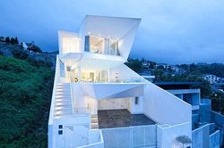 Biệt thự sườn đồi thiết kế khó hiểu, xóa bỏ mọi giới hạn