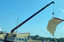 Bị người dân chê xấu, TP Đông Hà tháo dỡ phần trang trí trên cầu Đại An
