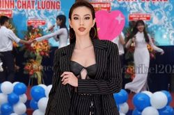 Vừa mới ngại ngùng nắm tay bạn nam hát trên sân khấu, 5 phút sau Thùy Tiên đã 'quẫy banh nóc' luôn rồi!