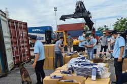 Các 'chiêu trò' vận chuyển thuốc lá lậu