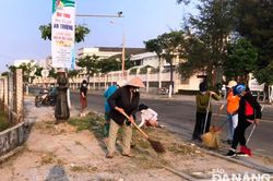 Đồng loạt ra quân vệ sinh môi trường phục vụ dịp nghỉ lễ 30-4 và 1-5