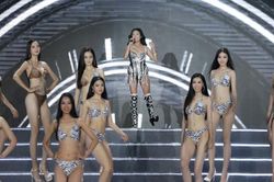 Chung khảo Miss World Vietnam 2022: Top 45 nóng bỏng cùng Văn Mai Hương trong phần thi bikini