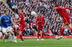 Liverpool 2-0 Everton: Thắng derby Merseyside, Liverpool lại áp sát Man City