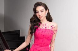 Thùy Tiên tranh thủ chạy xe máy làm từ thiện trước khi sang Thái