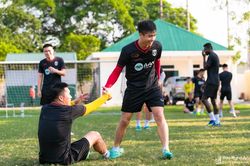 Văn Đức pha trò trong ngày SLNA hội quân