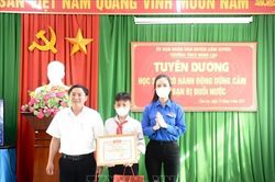 Tuyên dương học sinh lớp 8 dũng cảm cứu 2 bạn nhỏ khỏi đuối nước