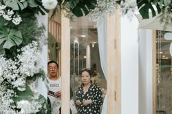 Trước 'giờ G' đám cưới Phương Trinh Jolie: Mẹ chồng quyền lực xuất hiện, cửa đóng then cài kín bưng