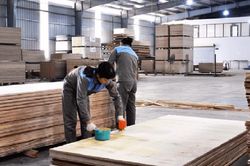 Hoa Kỳ lùi thời hạn kết luận điều tra đối với gỗ dán cứng của Việt Nam