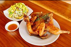 Liên hoan ẩm thực gắn với biểu diễn dù lượn tại Tri Tôn