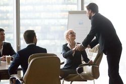 Làm thế nào để bạn quyết định cần thuê một Luật sư Doanh nghiệp?