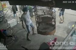 Chủ nhà trọ bị nhóm thanh niên cầm kiếm xông vào nhà kề cổ uy hiếp