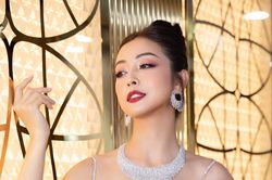 Hoa hậu Jennifer Phạm đẹp rạng ngời ở tuổi 37