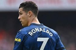 Van Basten khuyên Erik Tên Hag không nên 'bỏ rơi' Ronaldo khỏi kế hoạch