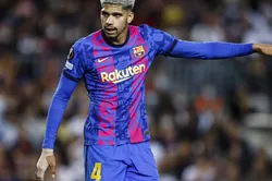 Araujo từ chối MU, gắn bó lâu dài với Barca