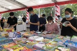 Cùng con đọc sách, cùng con lớn khôn