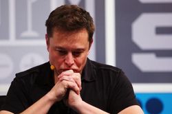 Vốn hóa Tesla bốc hơi 126 tỷ USD vì Elon Musk