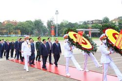 Lãnh đạo Đảng, Nhà nước, TP Hà Nội vào Lăng viếng Chủ tịch Hồ Chí Minh