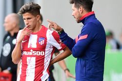 Simeone ra mắt con trai Giuliano: Cha hổ có sinh ra hổ con?