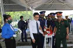 Phó Thủ tướng Vũ Đức Đam dự lễ truy điệu và an táng 28 hài cốt liệt sĩ tại Đồng Nai