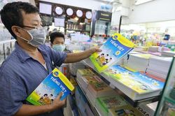 Sách giáo khoa lớp 3,7,10 mới cao gấp 2-3 lần giá hiện hành