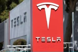 Tesla bốc hơi vốn hóa 125 tỷ USD sau khi Elon Musk mua đứt Twitter