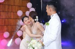 Bị nói làm màu tặng 10 cây vàng, bạn thân Phương Trinh Jolie: 'Có những thứ giá trị không định giá được'