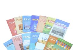 Giá sách giáo khoa lớp 3,7,10: Đồng loạt tăng mạnh