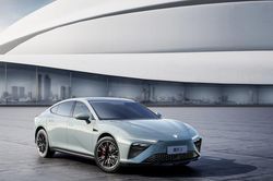 Xe điện Trung Quốc một lần sạc đi 1.100km, thách thức Tesla Model 3