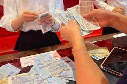 Đi ăn hóa đơn 2 triệu, cô gái chia tay ngay khi thấy cách bạn trai rút tiền trả