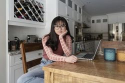 Chấp nhận lương thấp thay vì làm văn phòng