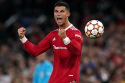 Bayern Munich chọn Ronaldo thay Lewandowski