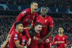 'Nhấn chìm' tàu ngầm Vàng, Liverpool đặt 1 chân vào chung kết