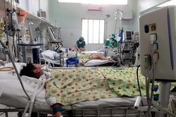 Số ca sốt xuất huyết nặng và tử vong gia tăng, phụ huynh cần lưu ý những gì?