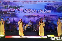 Tổ chức chương trình văn nghệ 'Xinh tươi Việt Nam'