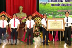 Khánh Trung đón Bằng công nhận xã đạt chuẩn nông thôn mới nâng cao